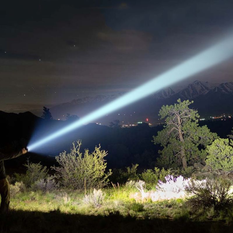 Latarka taktyczna – Laser Titanium